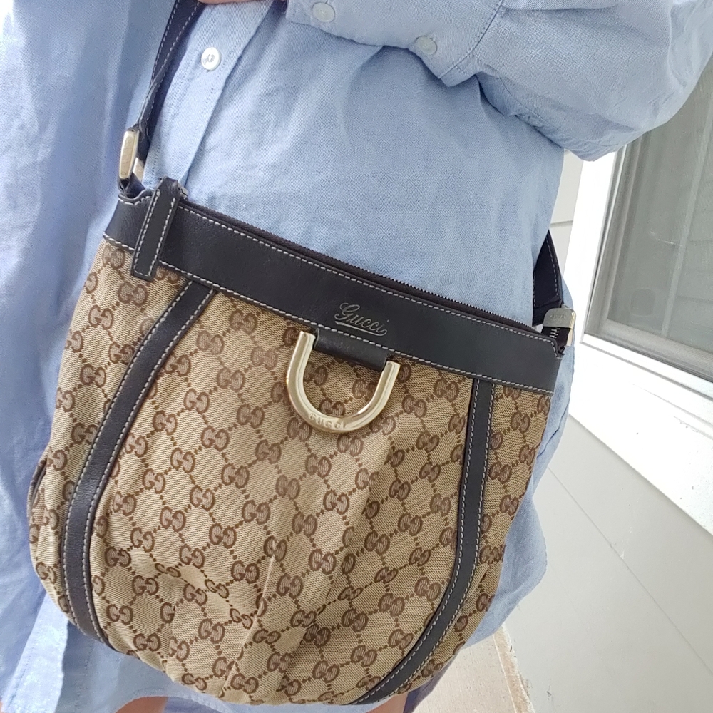 Authentic Gucci GG Monogram Supreme Abbey D ring Messenger Crossbody Bag